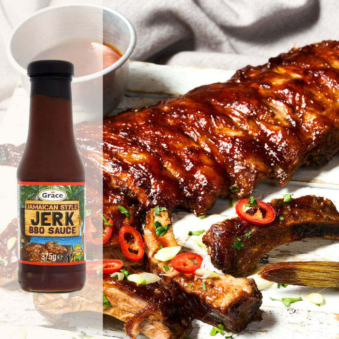 Jerk Ribs bepinselt mit Grace Jerk BBQ Sauce