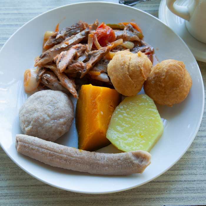 Jamaikanisches Frühstück mit fried Dumplings